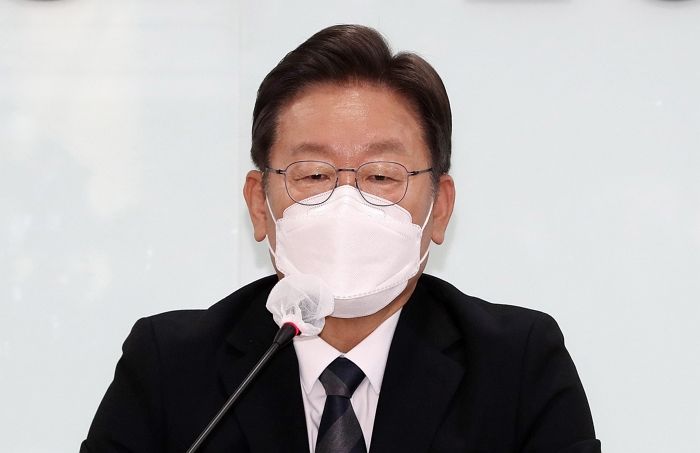 “자영업자 극단적 선택 비통”...이재명 후보가 ‘대장동 의혹’ 실무 담당자 사망 후 페북에 남긴 글