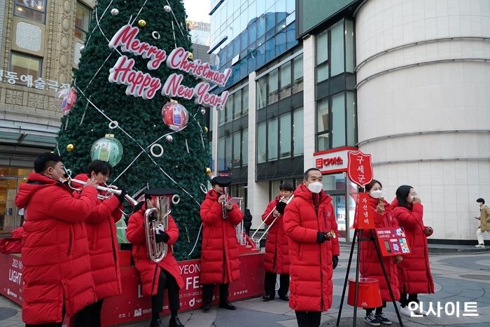 아성다이소, 크리스마스 맞아 보육시설 아동에 행복박스 전달