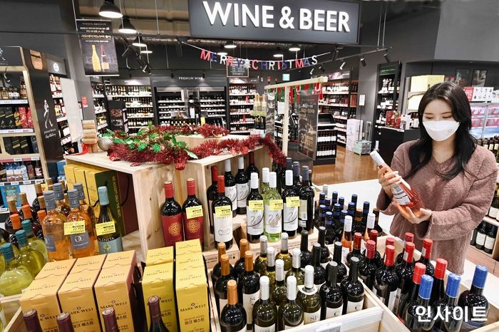 홈플러스, 프리미엄 와인 열풍 “비쌀수록 더 잘 팔렸다”