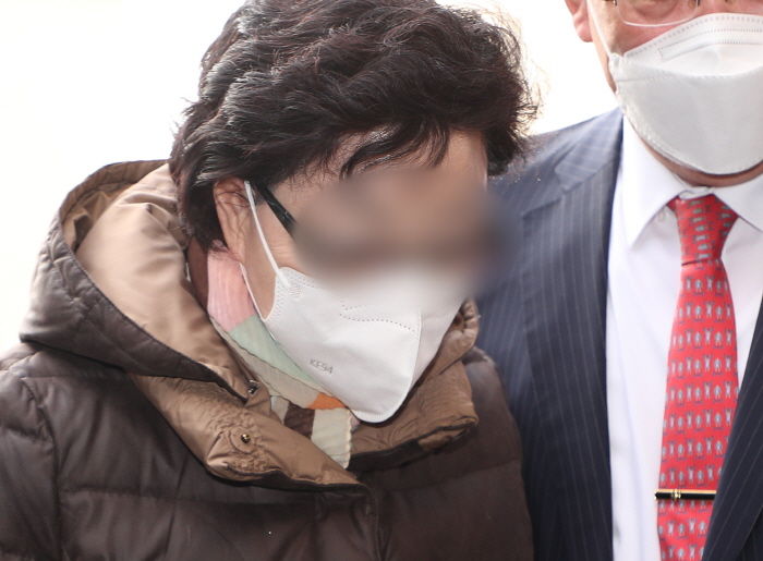 윤석열 장모, 잔고증명 위조 혐의 등 징역 1년 선고