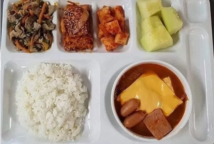 ‘부실 급식’ 논란 이후 민간 업체에 위탁한 군 급식 최신 근황