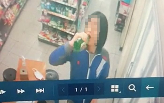 편의점 들어오자마자 소주 꺼내 ‘원샷’한 뒤에 계산하고 나간 ‘병나발 빌런’