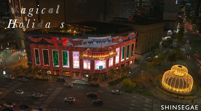 코로나로 침체된 크리스마스에도 인증샷 찍는 인파로 가득한 신세계백화점 본점 (영상)