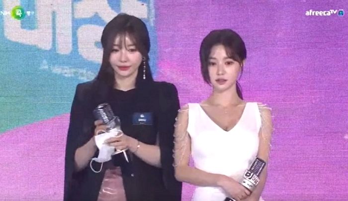 캠보다 더 예쁘다고 난리난 아프리카 탑티어 여캠 ‘금화&화정’의 공방 미모