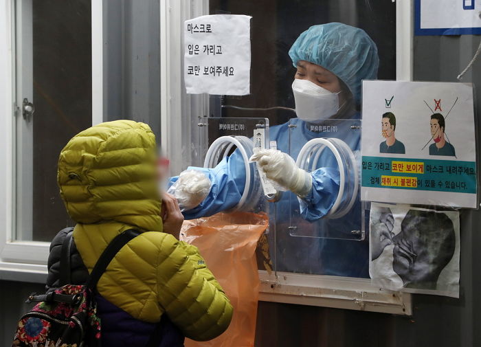 1번 환자 발생 707일 만에 ‘60만명’ 돌파...어제(24일) 하루 확진자 5,836명