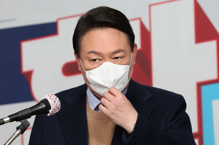 ‘페미니스트’ 신지예 합류한 뒤 윤석열 지지율에 나타난 충격적 변화