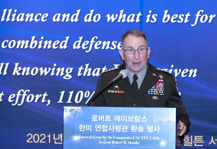 전 주한미군사령관이 ‘한국 군사력’ 뒤쳐졌다고 돌직구 날리자 한국 남성들 반응