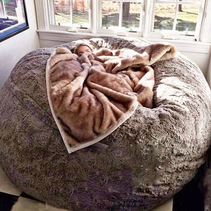 온몸 포근·따뜻하게 감싸줘 겨울잠 오게 만드는 ‘초대형 마약 쿠션’