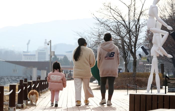 내일(28일) 오후부터 한파 풀리는 대신 ‘미세먼지’ 몰려온다