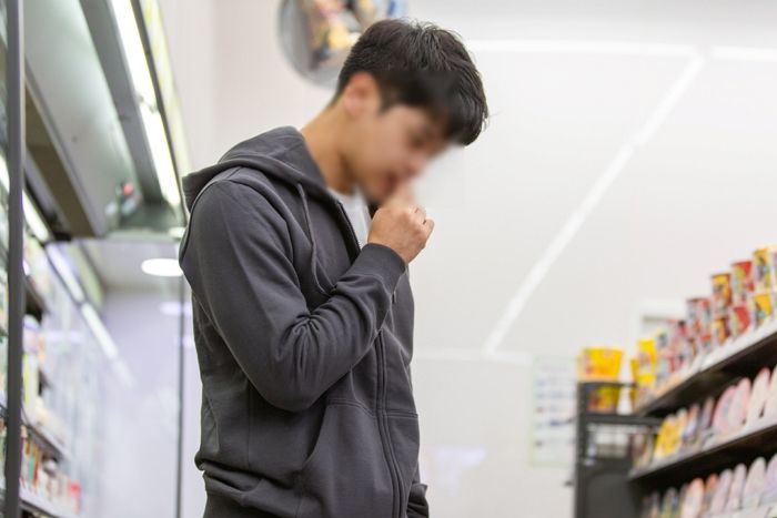 편의점 알바생이 ‘잔액 부족’해 토스트 못 사 먹는 청년 ‘결제’ 대신해 주고 열받은 이유