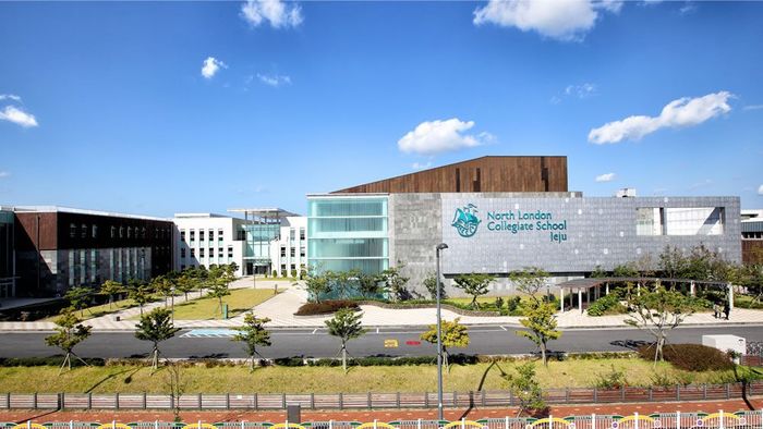 김희애 아들이 다닌다는 ‘1년 학비 6천만원’ 제주도 명문 국제 학교 클라스