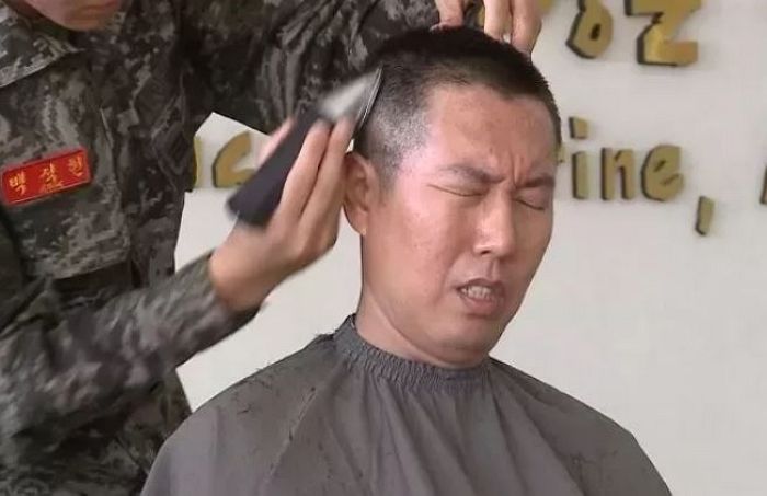 여친과 데이트할때 ‘군인 티’ 나는 게 싫어 휴가 나오면 ‘가발’ 쓴다는 군인 남친