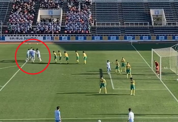 상대팀 교란시키는 일본 고등학교 축구 선수들의 신박한 세트플레이 기술 (영상)