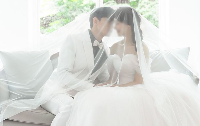 “아빠 사진도 불태웠던 페미니스트 여동생이 ‘풀성형’ 하고 결혼합니다”