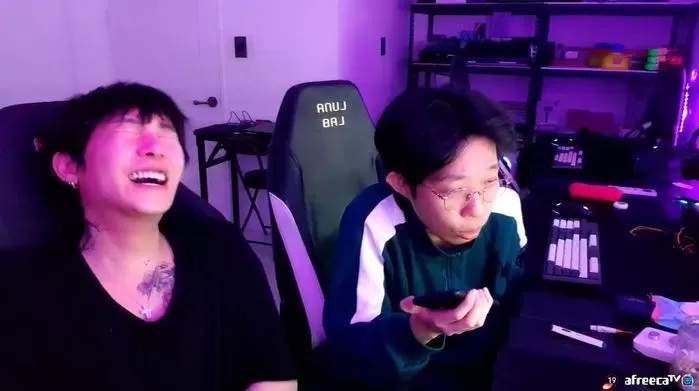노출 수위 높은 여캠 아프리카 운영자에 실시간 신고하며 박장대소한 케이