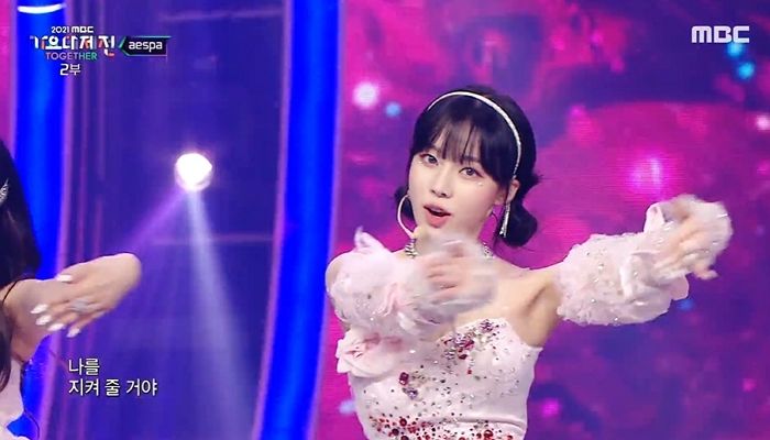 ‘만두 머리’하고 만화 캐릭터 같은 귀여운 비주얼 뽐낸 ‘에스파’ 윈터 (영상)