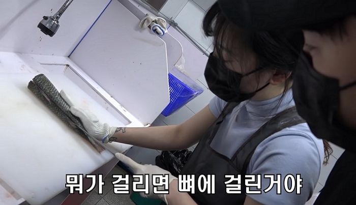 직접 회뜨며 장사해 코로나 난리통에도 ‘월 2천만원’씩 가져가는 28살 미녀 사장님