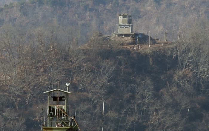 22사단 철책 뛰어넘은 월북자, 1년여 전 ‘점프 귀순’ 체조경력 탈북민 추정