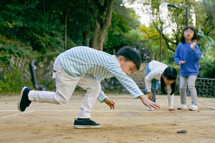 “초등학교 시절 ‘땅따먹기’하면서 날샜던 ‘시조새 형님’들 손들어주세요”