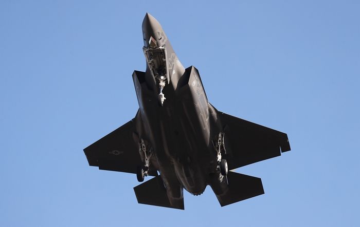 공군 스텔스 전투기 F-35A, 랜딩기어 이상 발생...조종사 ‘동체 착륙’ 성공