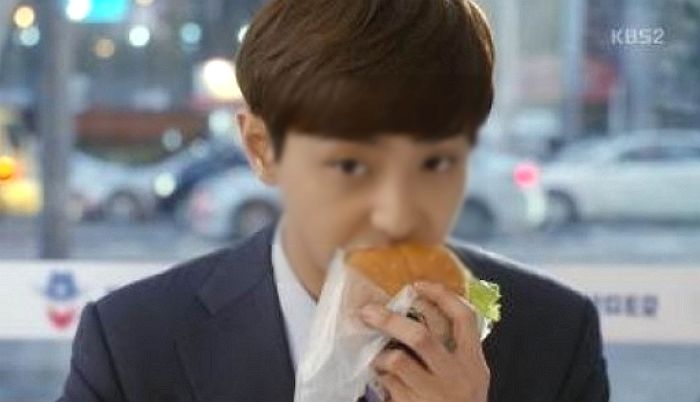여친이 햄버거 세트 ‘감자튀김’ 안 나눠주자 ‘식탐’ 심하다고 핀잔주는 남성