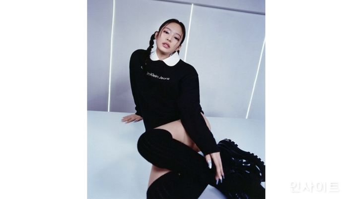캘빈클라인 진, 로고 스웻 셔츠 출시... “글로벌 패셔니스타 제니도 입는다”