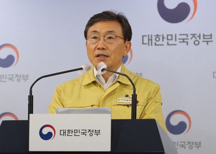 정부 “설 연휴, 부모님이 3차 미접종자라면 고향 방문 자제해야”