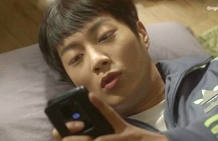 무뚝뚝한 아들이 엄마에게 ‘사랑해❤’ 카톡하자 한밤중에 자취방 들이닥친 남성들 정체