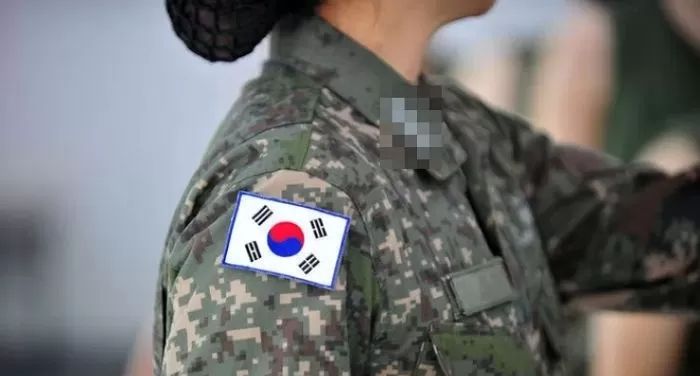 한국 군대에 ‘24사단’ 없는데 운전병 출신이라고 주작하다 딱걸린 여성