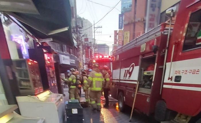 담배꽁초 불도 안 끄고 옆가게에 던졌다가 소방차까지 출동시킨 ‘편돌이’