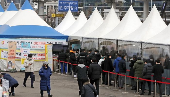 설 연휴 앞두고 ‘폭증’한 확진자...내일(26일)부터 달라지는 방역 세부사항