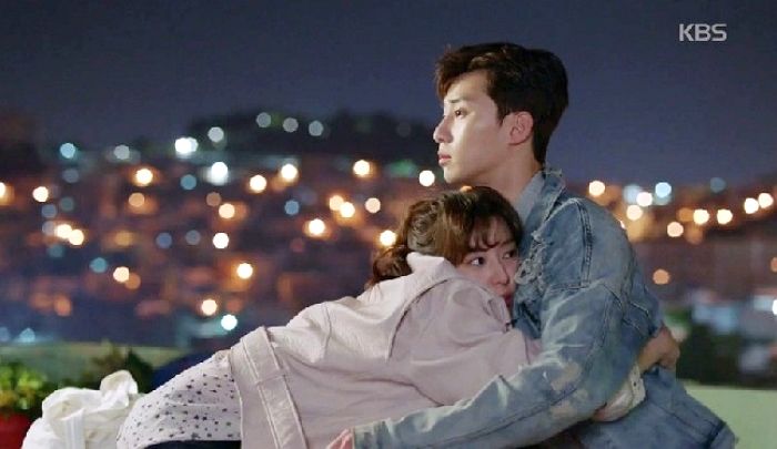 글래머 여사친이 가슴 계속 팔에 닿게 해 고민이라는 남성 사연에 누나들이 남긴 답변