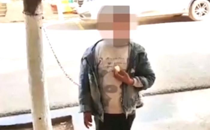 12살 조카 목에 ‘쇠사슬’ 걸어 가로수에 묶어둔 삼촌이 손가락질 받지 않은 이유