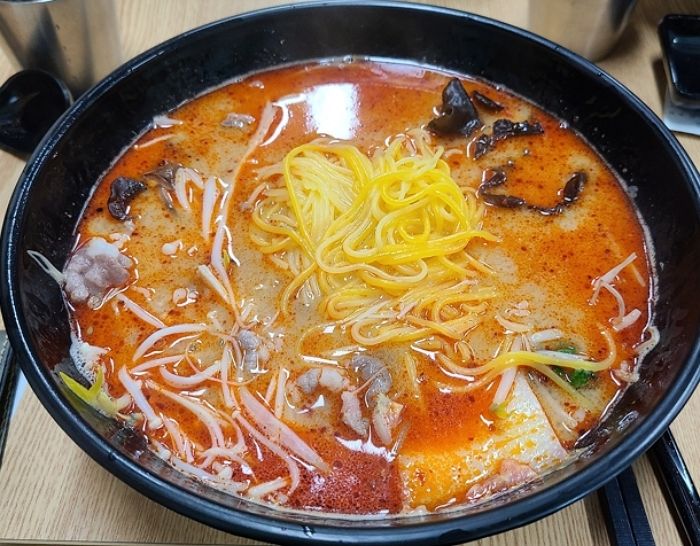 마라탕 다 먹고 국물에 밥까지 말아먹는 ‘먹보’ 남친...“비위 상해 VS 오히려 좋아”