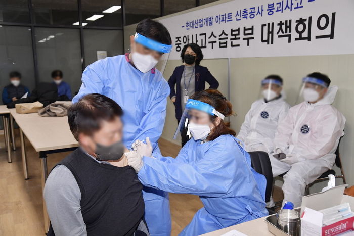 2차 접종 3개월 후 ‘부스터샷’ 접종, 한국 정부만 반강제하고 있었다