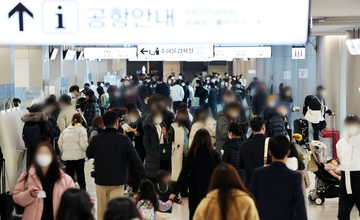 설 황금연휴 맞아 비행기 타려는 시민들로 가득 찬 김포공항 상황