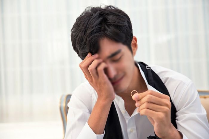 결혼하자고 ‘프러포즈’ 했는데 거절 당했다면 “헤어져야 한다 vs 아니다”