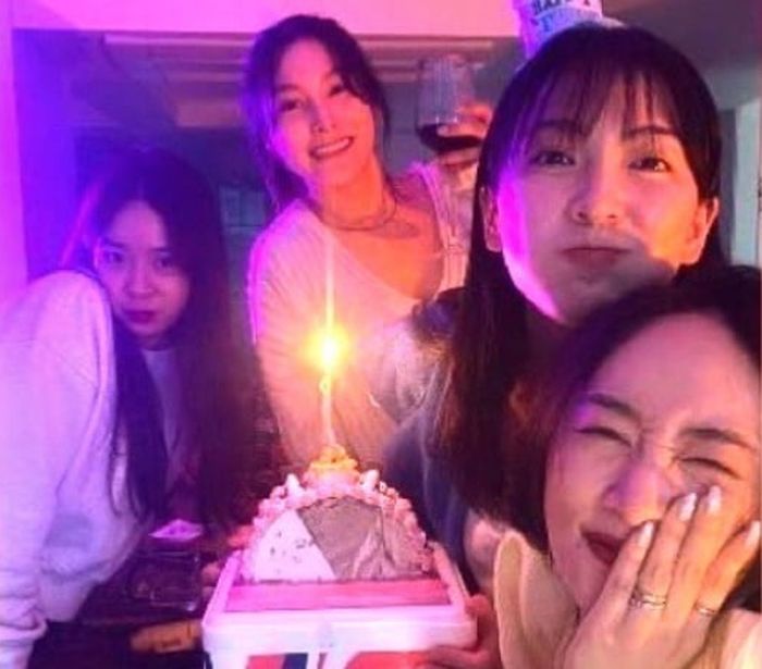 강지영 생일 맞아 ‘완전체’로 모인 카라...故 구하라 빈자리에 팬들 울컥