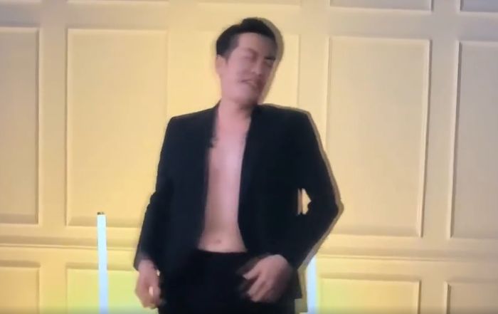 치명적 표정으로 ‘코카인 댄스’ 추더니 ‘컷’ 소리 나오자마자 도망가는 허성태 (영상)