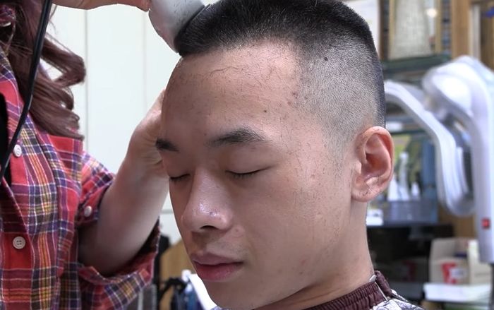 엄마 인도네시아인이라 군대 안 가도 되는데 한국 지키려 ‘해병대’ 자진 입대한 혼혈 청년 (영상)