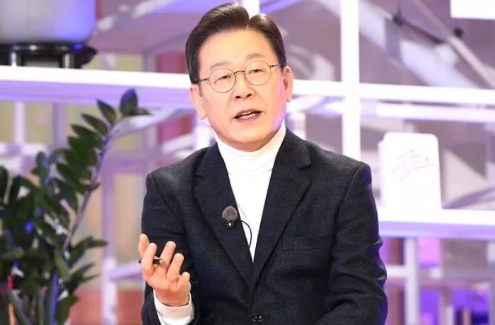 이재명 “배우자·법인카드 의혹 사과...국민께 송구”