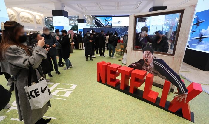 “2월에 재밌는 거 다 보자!”...넷플릭스, 3월 1일부터 모든 가입자들 가격 인상 마무리