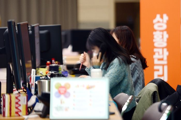 다음 주부터 확진자 역학조사서 ‘이동 동선⋅감염 경로’ 빠진다