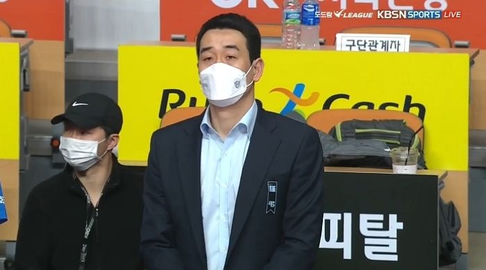 세상 떠난 제자 김인혁 생각에 경기 내내 꾹 참았던 눈물 쏟아낸 삼성화재 감독