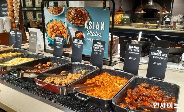 “맛있는 음식 사준다더니 애슐리로 데려간 남친이 ‘가성비충’인 거 같아 정떨어집니다”