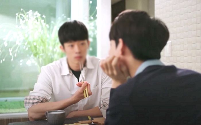 ‘게이인 걸 각성했는데, 여친한테 뭐라고 말하죠?’... 남자한테 설레기 시작한 청년의 고민