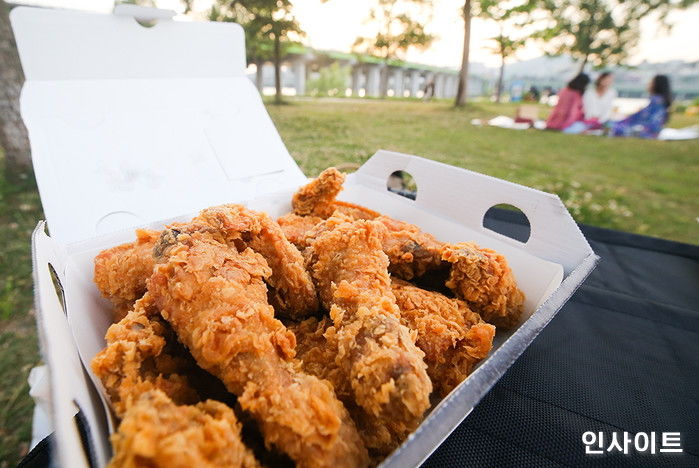 금메달 따고 “치킨 먹고 싶다”고 한 황대헌에게 ‘사회 생활 만렙’이라 칭찬 쏟아진 이유