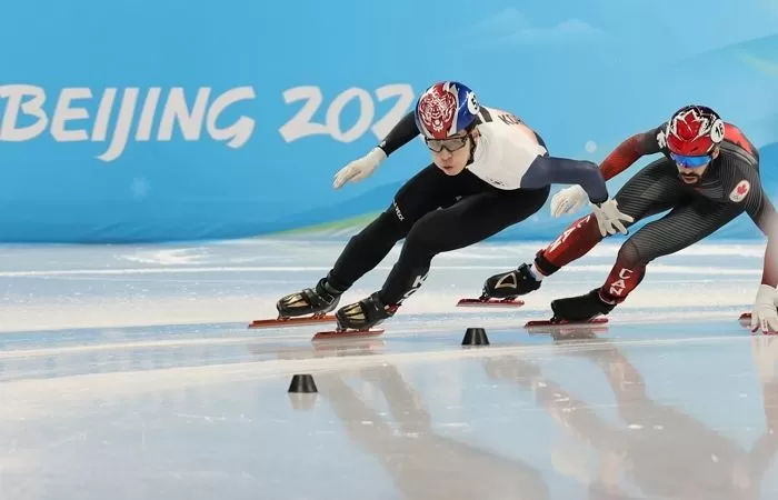 “황대헌만 따라갔더니 은메달”...인스타에 한국 작가 그림 공유한 그 선수