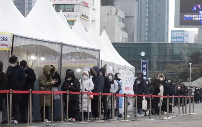 “밤 10시 영업 허용·6명 모임 유지”...정부, 오늘(18일) 새 거리두기 조정안 발표