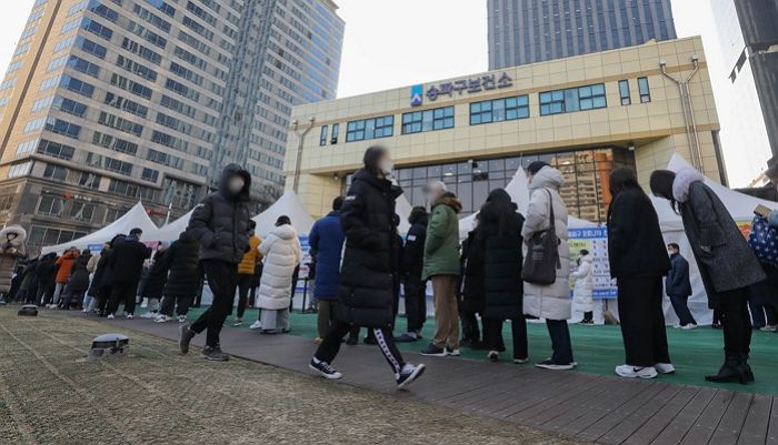 어제(18일) 국내 코로나19 확진자 10만 2,211명...이틀째 10만명대